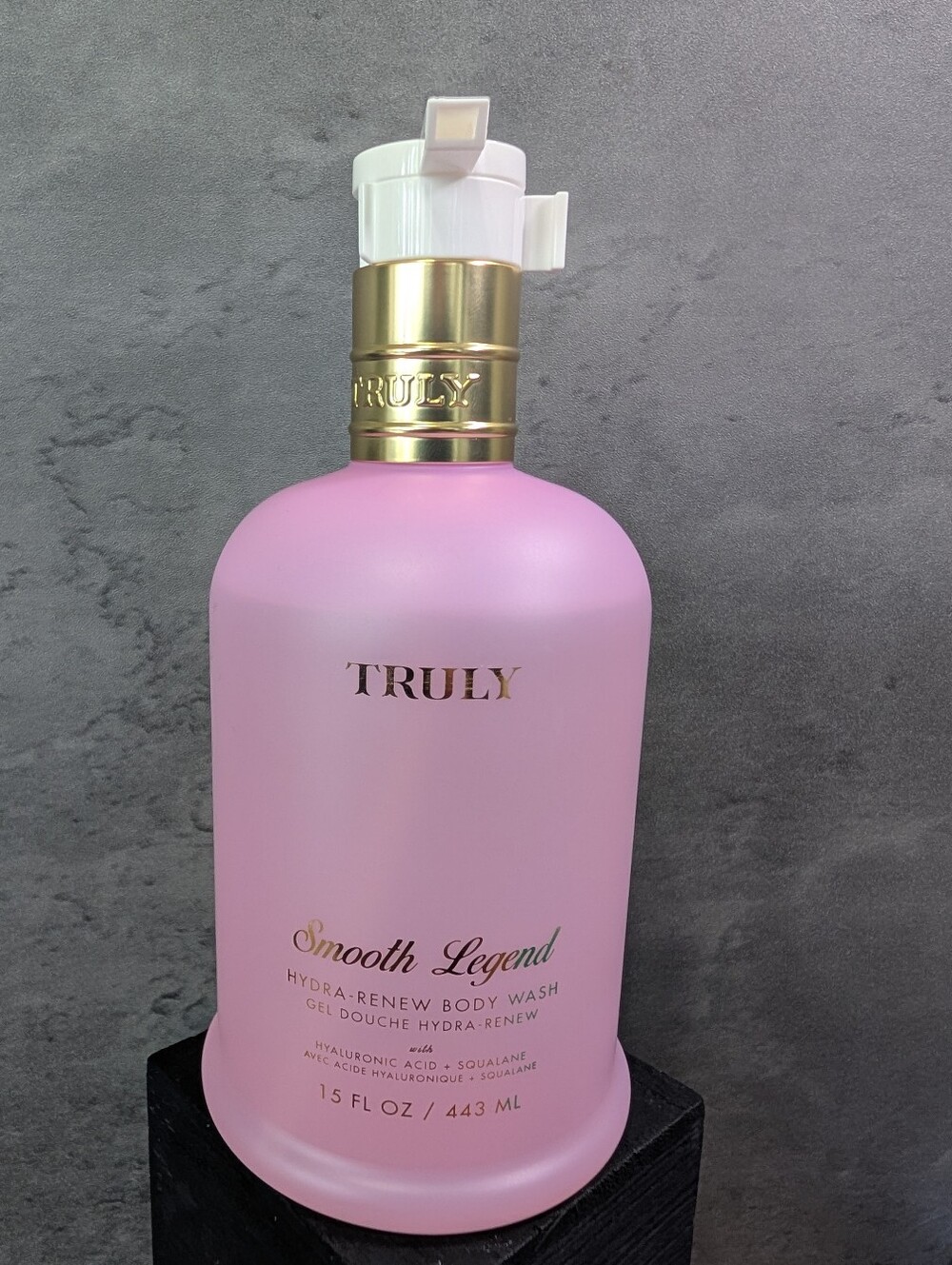 Truly Beauty Smooth Legend Hydra-Renew Body Wash, full size 15 fl oz / 443 mL.
